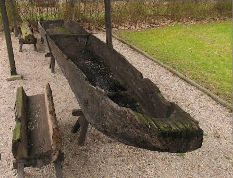 edunnewi's tweet photo. Here is Dufuna Canoe ~ 8,000 BC work in Yobe State

Africa’s oldest known boat. 8.4m dugout canoe carved from African mahogany.

Carbon dated to ∼6,500 BC.

Radio carbon tests confirmed it’s older than the Egyptian pyramids.

Your ancestors were doing naval engineering while most of Europe was still figuring out caves. 

Walk with me _🐈