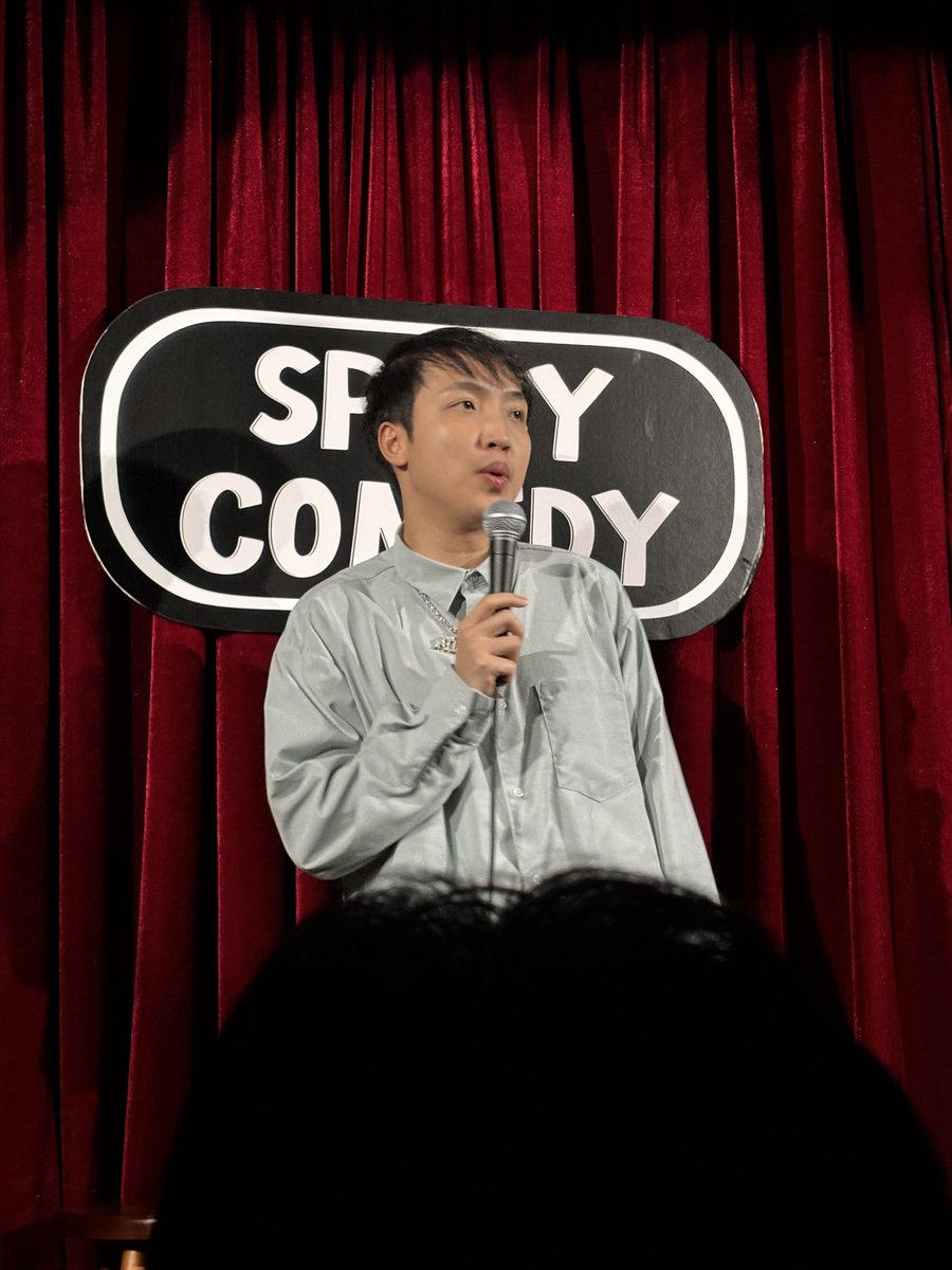 aewagley1's tweet photo. Just bombed my set so hard a guy in the back yelled “do an impression of a sad vending machine” — sir, I was already doing it. https://t.co/N4bA9Jxh5T