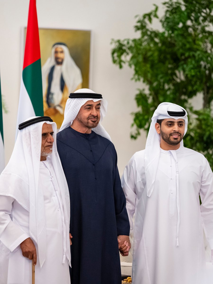 MBZ_MOMENTS's tweet photo. #UAEPresident His Highness Sheikh Mohamed bin Zayed Al Nahyan receives citizens in the presence of a number of Sheikhs.

صاحب السمو الشيخ #محمد_بن_زايد آل نهيان #رئيس_الدولة "حفظه الله" يستقبل المواطنين بحضور عدد من سمو الشيوخ.

#الإمارات 

@MBZ_Moments https://t.co/dMPaEeYLGe