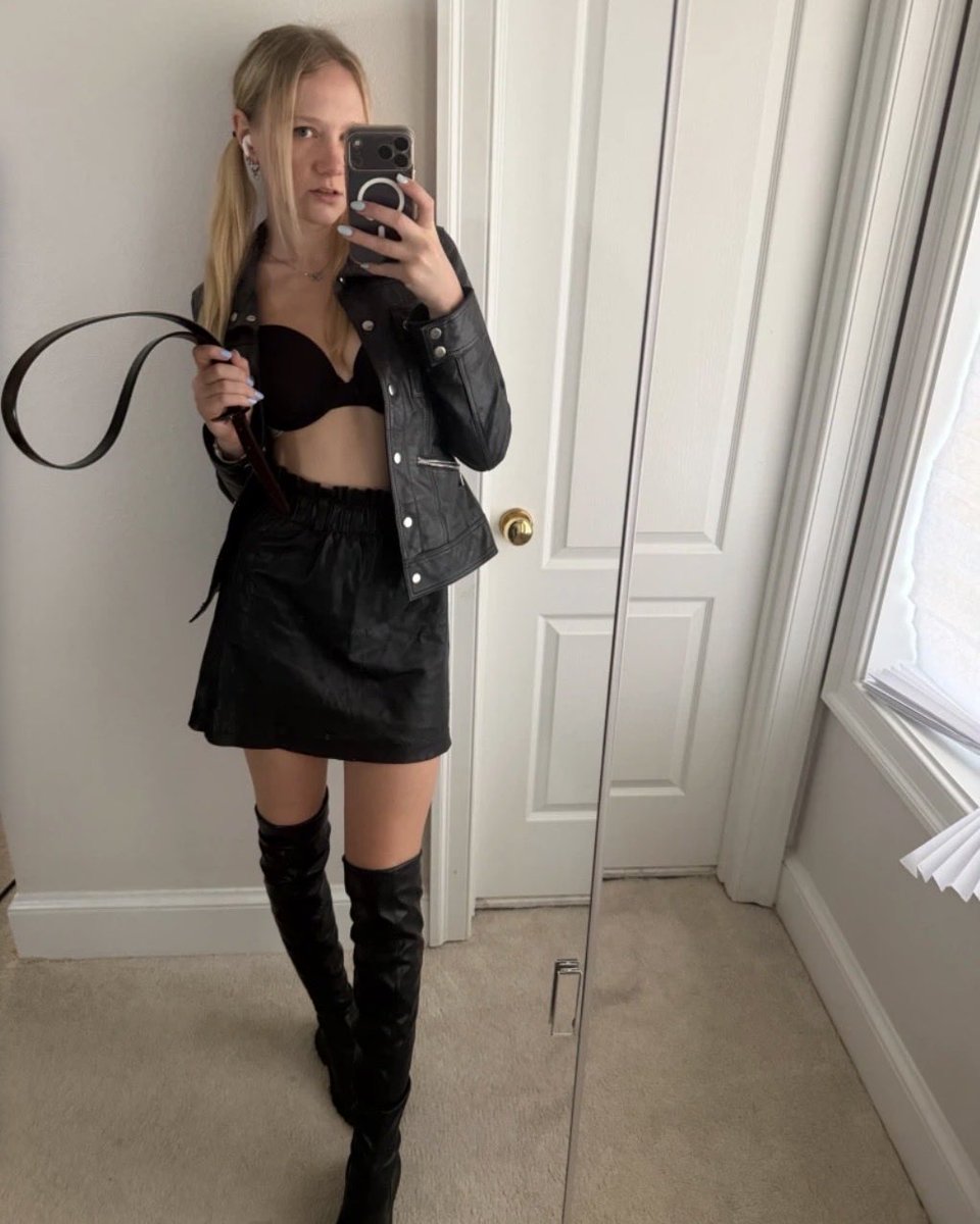 visitx_babes's tweet photo. Feiereabend-Zeit 🔥
Ivy ist gerade live und wartet auf dich.
Zeit zum Runterkommen nach der Arbeit - klick den Link und genieß den Abend 😈
https://t.co/UgwKca6Gjh

#hotgirl #blondine #blonde #live https://t.co/BNA9AsPYPi