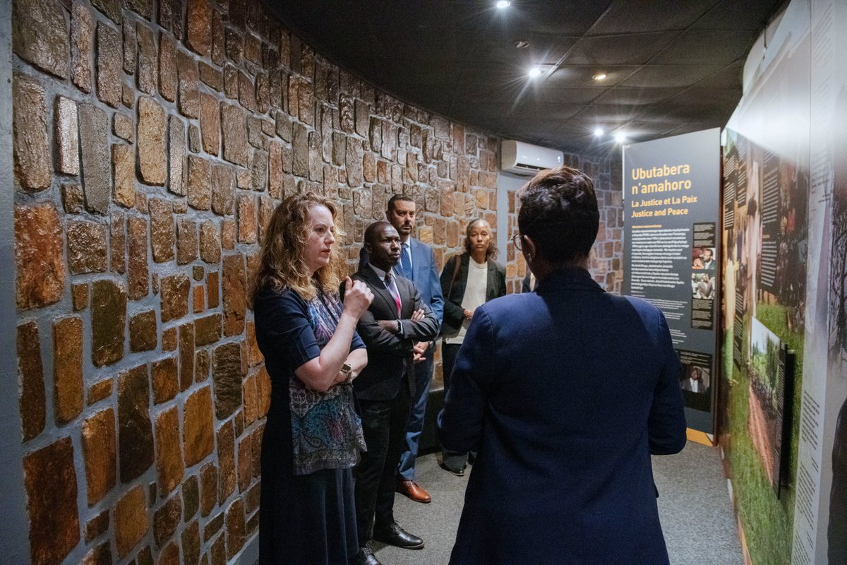 Kigali_Memorial's tweet photo. Welcomed the Director General of @UNmigration (IOM), Ms Amy Pope (@IOMchief) who visited to pay respects to the victims of the Genocide against the Tutsi and learn more about its history through a guided tour of the memorial exhibits. https://t.co/zxb24tstsW