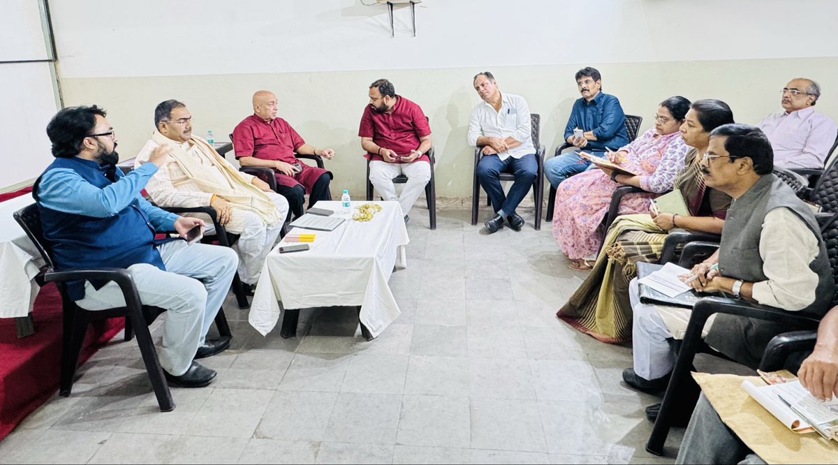 chshekharbjp's tweet photo. राष्ट्र जागरण का प्रथम मंत्र “वन्दे मातरम्” के 150वें वर्ष के गौरवपूर्ण उत्सव हेतु प्रकोष्ठों द्वारा आयोजित बैठक में रहना हुआ।
@BJP4Telangana 
#VandeMatram150 https://t.co/apdCCkhDwC