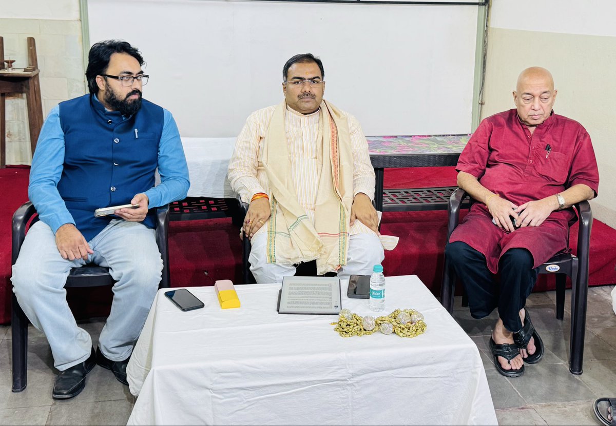 chshekharbjp's tweet photo. राष्ट्र जागरण का प्रथम मंत्र “वन्दे मातरम्” के 150वें वर्ष के गौरवपूर्ण उत्सव हेतु प्रकोष्ठों द्वारा आयोजित बैठक में रहना हुआ।
@BJP4Telangana 
#VandeMatram150 https://t.co/apdCCkhDwC