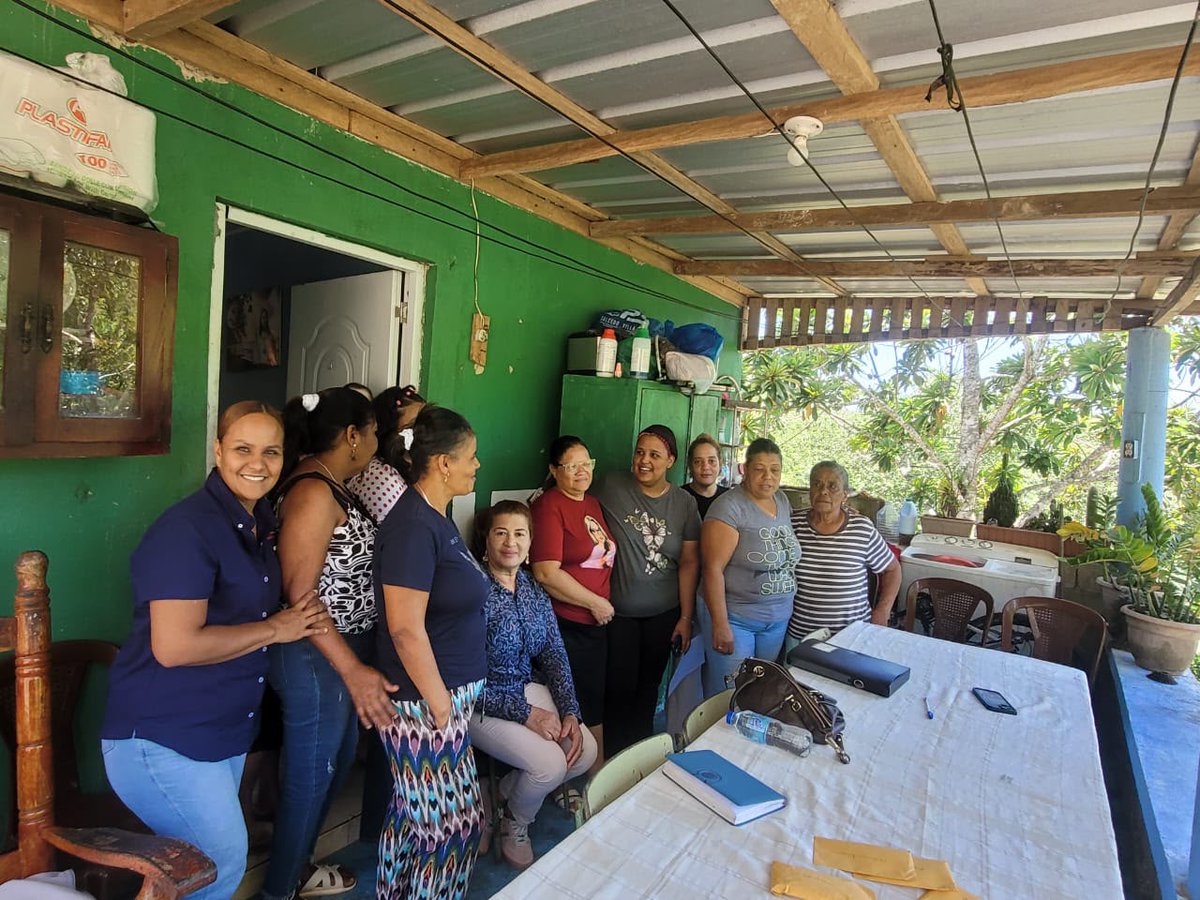 osamrd's tweet photo. Encargada zonal de la OSAM en Salcedo, quien realizo la de semillas de hortalizas a las integrantes de la organización.

@AgriculturaRD 
@AgriNorcentral 
@luisabinader 
@osamrd 

#mujeresrurales
#enfoquedegenero
#mujeresgropecuarias https://t.co/7UU7uq1JJe