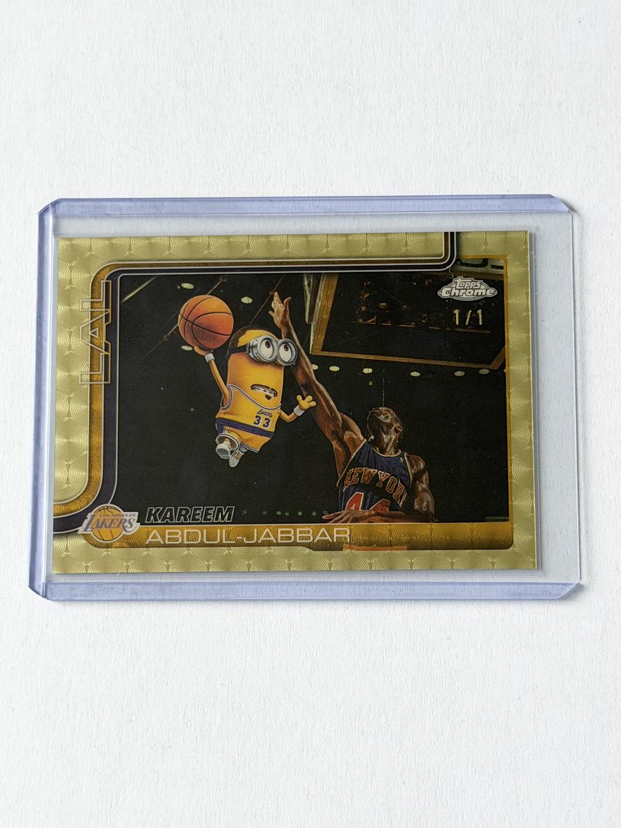hannahalbrecht7's tweet photo. Just opened my first blaster box... is this good?🤪 
 
Topps Chrome Update Kareem Abdul Jabbar Minion Superfractor 1/1 - talk to me nice!!!!🤭 https://t.co/ytXTYZ2rqF