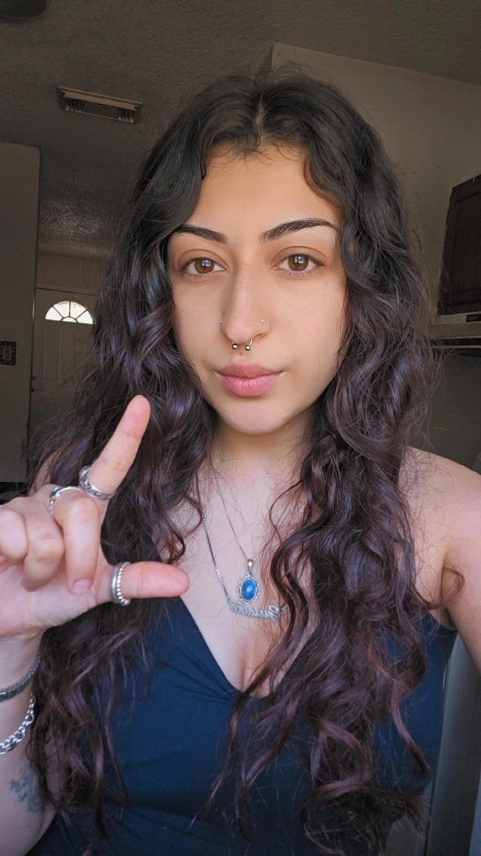 juicylyssa20's tweet photo. 😈Humiliation Game😈

✨️30 Minutes✨️

Likes| # of spankings X3 
Retweets| # of slaps to his pathetic balls with wooden spoon
Comments| # of days in chastity! 

4 Comments Dommes
1 Comment subs 

Each comment will give him 3 days in chastity! https://t.co/UUy9Pn9IVS