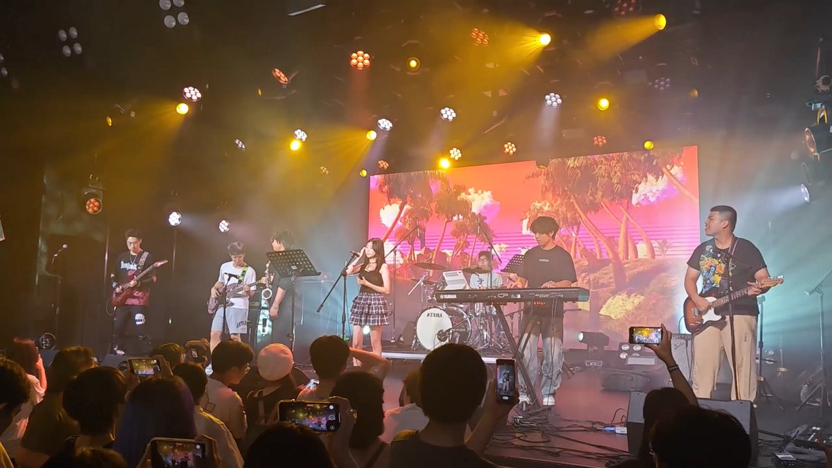 imababyfox's tweet photo. Just left the indie band's live show—their new track gave me chills, crowd singing every word was pure magic! Don't miss their next stop at The Loft this Saturday! https://t.co/YhLlq8GiBg