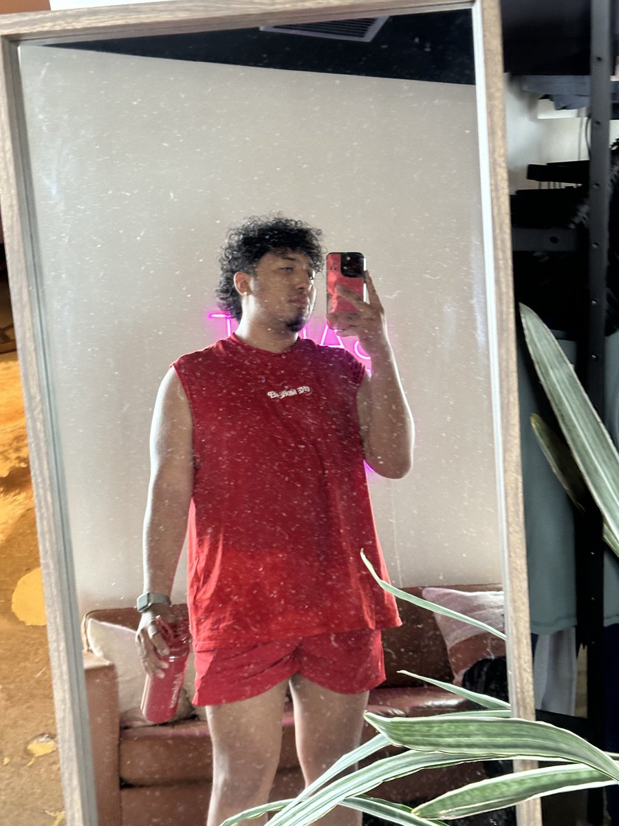 kingangeltho's tweet photo. Dripping in sweat https://t.co/Z3elin1kyc