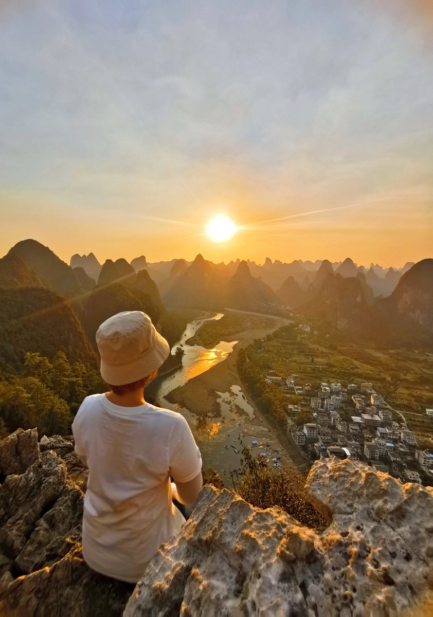 PerkConsult's tweet photo. Join our campus photography club's sunset hike this Sat! Snap golden-hour views, make friends u0026 win small prizes. Meet at the main gate at 4pm—don’t miss it! https://t.co/lZlntYLzA5