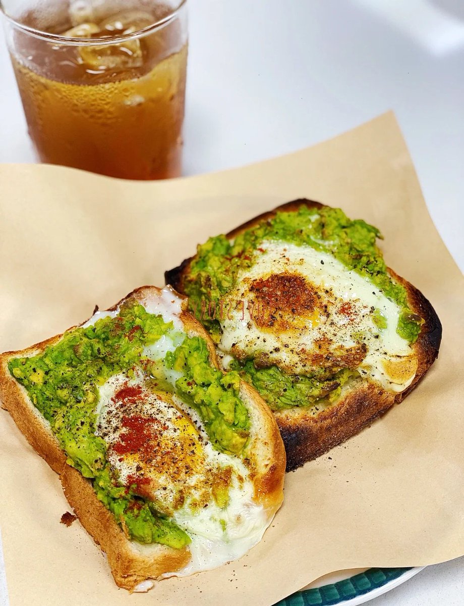 elpapaalfonso's tweet photo. Today’s cozy lunch: creamy avocado toast with a sprinkle of chili flakes and a side of fresh cherry tomatoes—simple, flavorful, and perfect for a midday pick-me-up! https://t.co/S3Ve6zGrbO