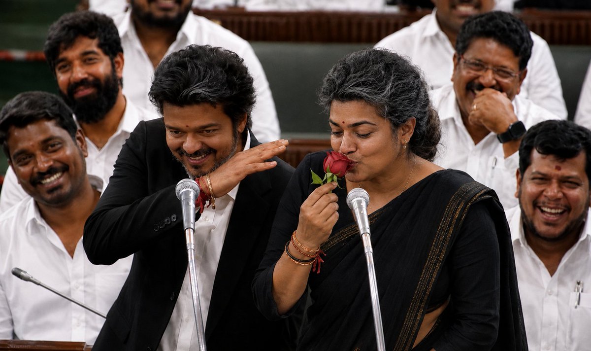 mrmaar02's tweet photo. Potta #AjithKumarRacing #Ajithkumar𓃵 dummy pundaikal. Onnum pudungala. Vaai punda mattum tha https://t.co/dbGA9nLb2G