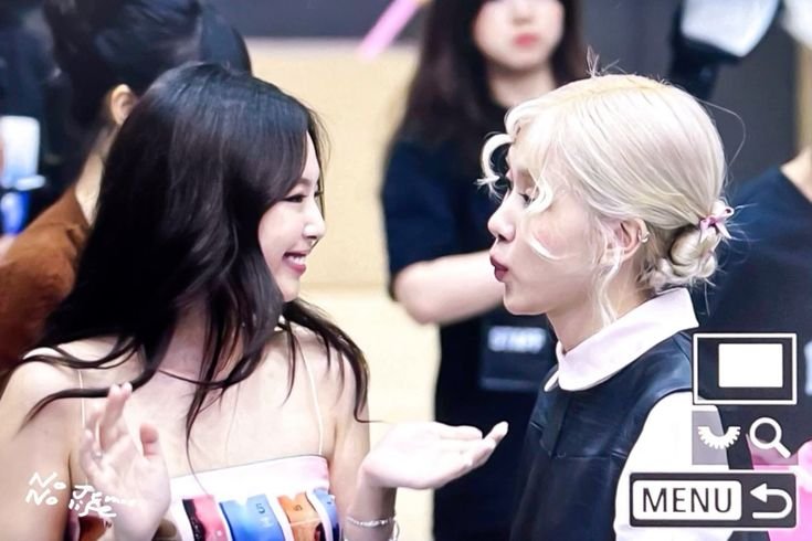 acervochaennie's tweet photo. Imagina não amar essas duas 🤍😭 https://t.co/B7t25JzQnZ
