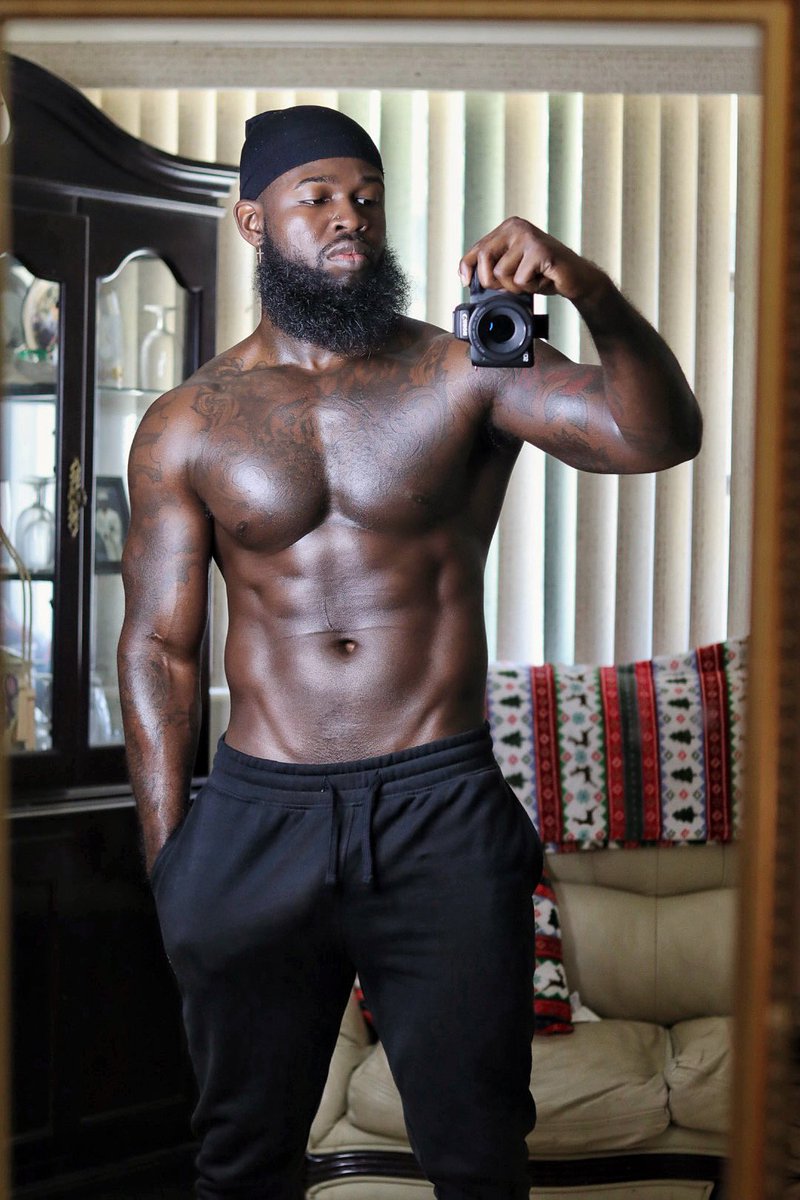 officialrozay__'s tweet photo. 👋🏿👋🏿 https://t.co/XgK4BQB6ZS