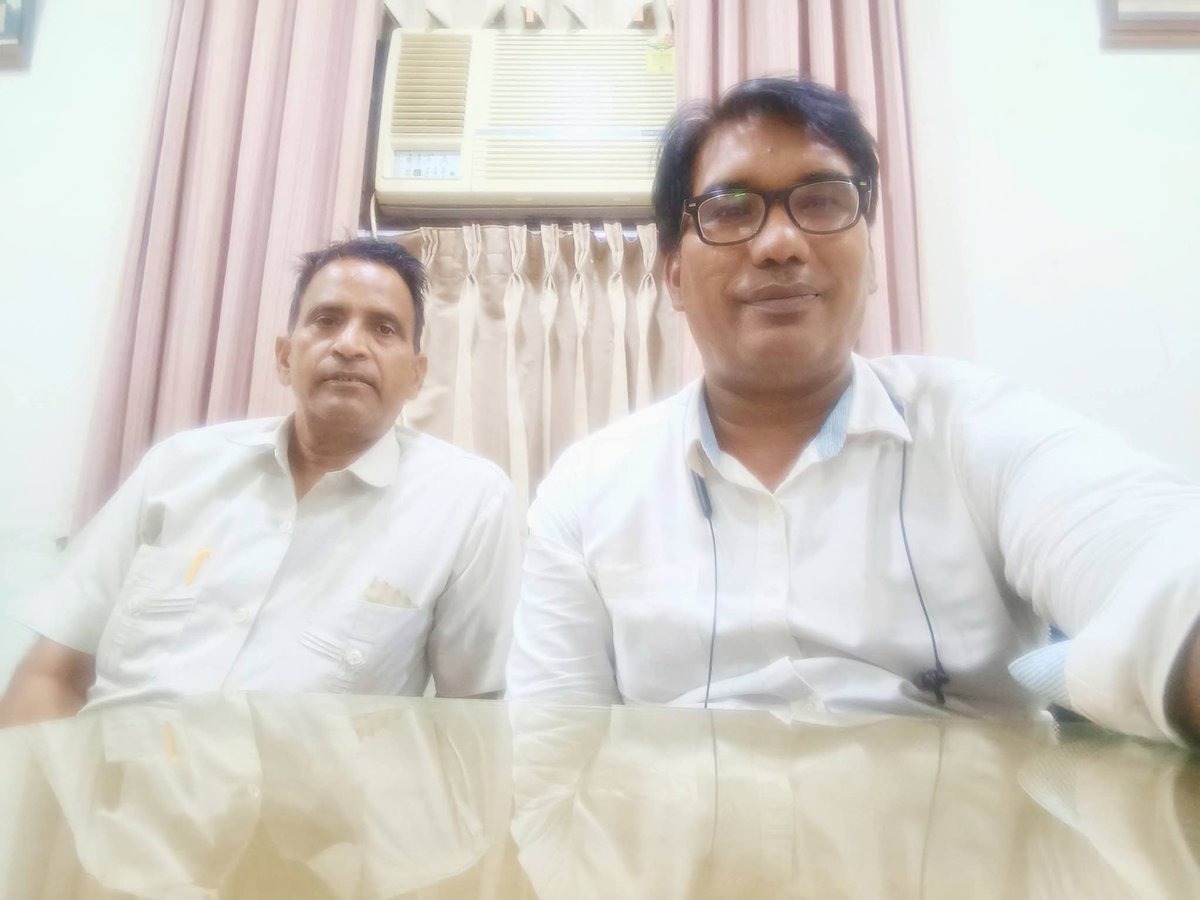 KumarSudeshArya's tweet photo. आज बहुजन समाज पार्टी कार्यालय 5323, हरध्यान सिंह रोड़ करोल बाग़ दिल्ली प्रदेश में जिला अध्यक्ष,जिला महासचिव,जिला उपाध्यक्ष की आज विशेष मिटिग हुई ।
जिसमें मुख्य अतिथि के रूप में राजेश तंवर अध्यक्ष दिल्ली प्रदेश बसपा एवं मान्यवर सुदेश आर्य प्रभारी दिल्ली प्रदेश शामिल हुए..!!
जयभीम जय बीएसपी मान्य बहनजी जिन्दाबाद जिन्दाबाद @Mayawati @AnandAkash_BSP @Mayawati
