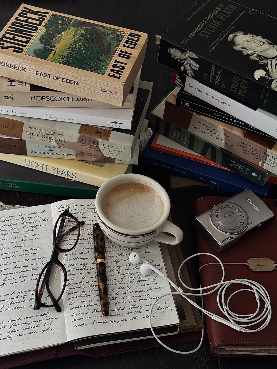 pradavante's tweet photo. so many books, so little time https://t.co/bx6SGtxAsg
