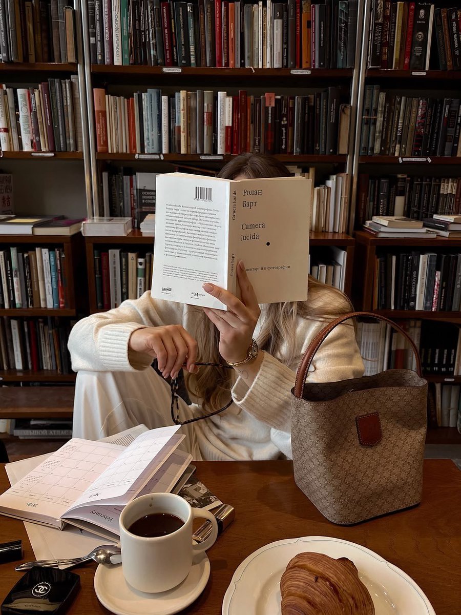 pradavante's tweet photo. so many books, so little time https://t.co/bx6SGtxAsg