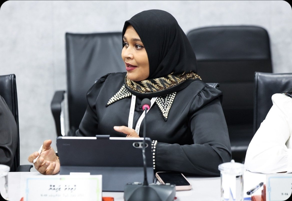 HaneefAshlin's tweet photo. މާލޭ ސިޓީ ކައުންސިލަކީ ވިލިމާލޭ ރަޔަތުން ގެ  ޟަރޫރީ ސިއްހީ ބޭނުންތައް ފުއްދަން ސަރުކާރުން ކުރާ މސައްކަތައް ވެސް ހުރަސް އަޅާ ތަނެއް.
މިހެންވެ، އެންމެ ރަގަޅު ގޮތަކީ މާލޭ  ސިޓީ ކައުންސިލުން ވިލިމާލެ ވަކިވުން. https://t.co/4S10dI3lKK