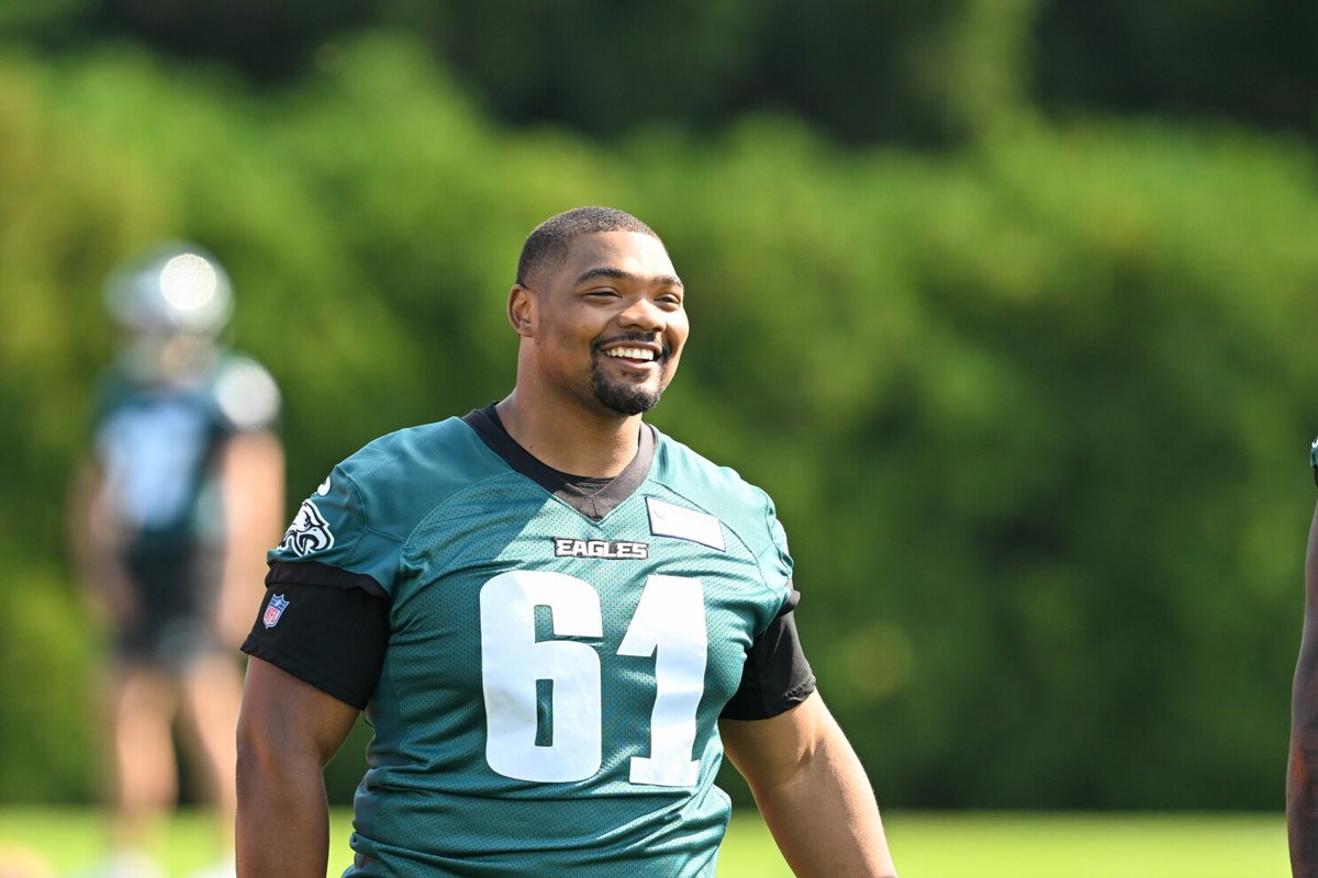 BrendenDeeg_'s tweet photo. Jordan Davis on Willie Lampkin: 

"I call him a bowling ball of knives. He's so short, so small, so stubby, but he's so quick and powerful ... For a taller guy like me, it gives me a lot of trouble. 

"He's a tremendous player ... especially at center, he commands that line." https://t.co/SPLb67YqhO