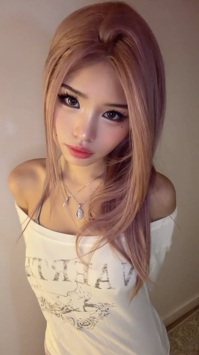 fweakbae's tweet photo. bubblegum princess 🌸 https://t.co/nC3g7iyjFh