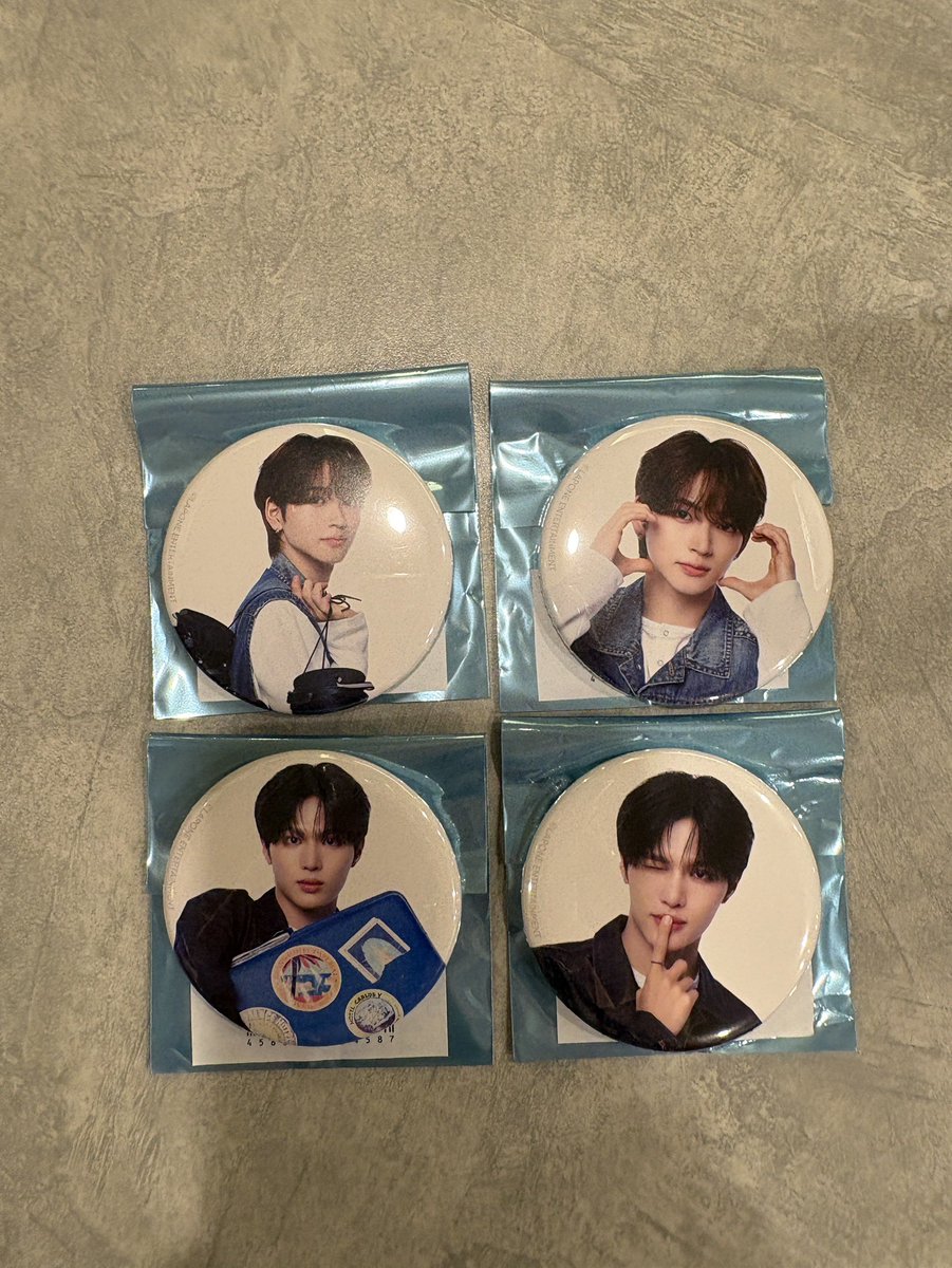 lllu6r___'s tweet photo. KO1KEYZ コイキーズ 1st FAN MEETING ファンミ トレカ 缶バッジ 交換

【求】トレカ 後藤 赤丸(セルカ優先)
缶バッジ 後藤

【譲】トレカ 画像 青丸
缶バッジ 3枚目

8/21会場手渡し
友人の代行ツイートです。お取引してくださる方には友人のアカウントをお伝えします。気軽にお声がけください🙇‍♂️✨️ https://t.co/hsnDIKTX7H