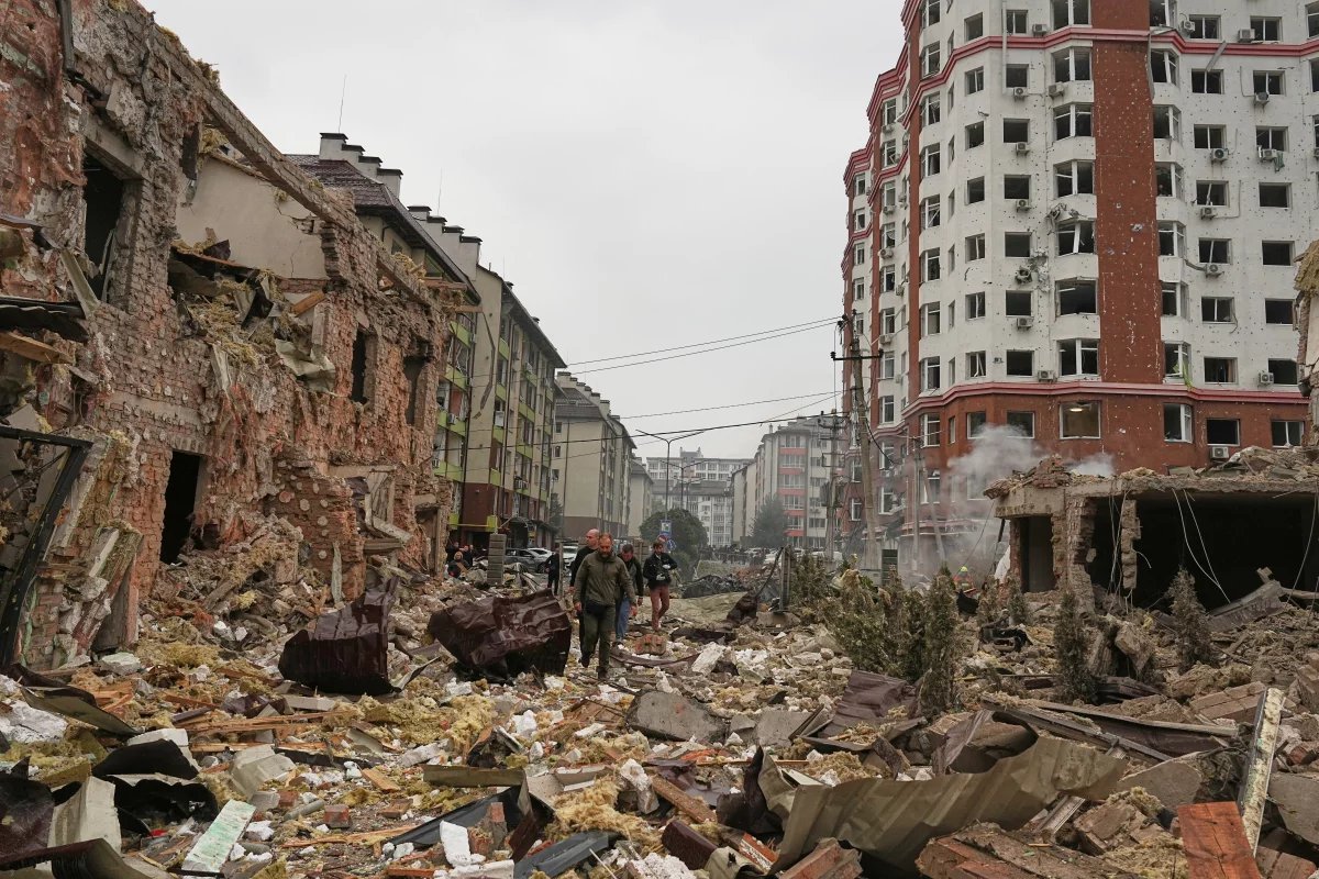 CrimeanVoyager's tweet photo. Just stop and think about that.

Every third building in Kyiv has been damaged by russian attacks.

4,000 out of 12,000 buildings.

A European capital of more than 3 million people — systematically destroyed by russia. https://t.co/WNwKbpt65m