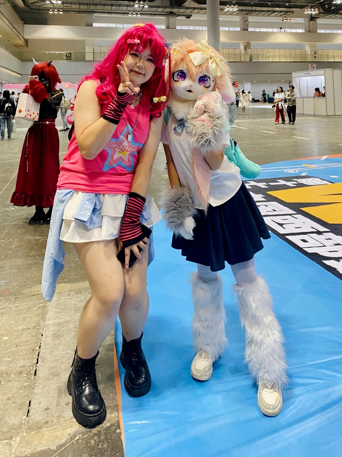SgeJjPC4z2KG0vF's tweet photo. Just had the best time ever at today's comic con, met amazing creators, scored so many cool merch items and took way too many pics with fellow fans! Can't wait for next year! https://t.co/A19e8khSXN