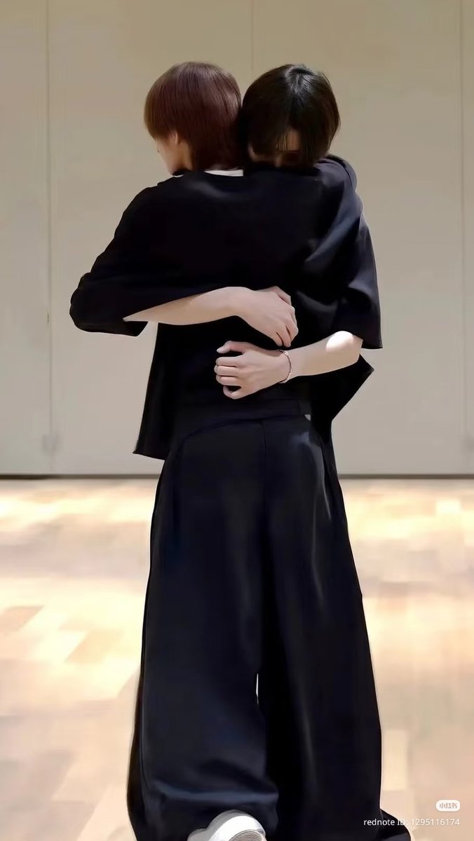 tokki_nyan0105's tweet photo. "would wrap around nicely when u hug him" https://t.co/2wTS6FCZob