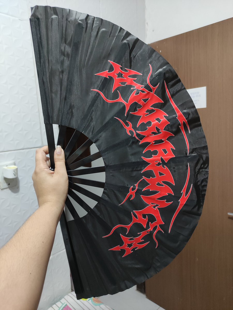 Vickie_FV's tweet photo. E mais um leque ficou pronto pra deixar o BTS surdo em outubro #lequesim https://t.co/1CDelzu2C5