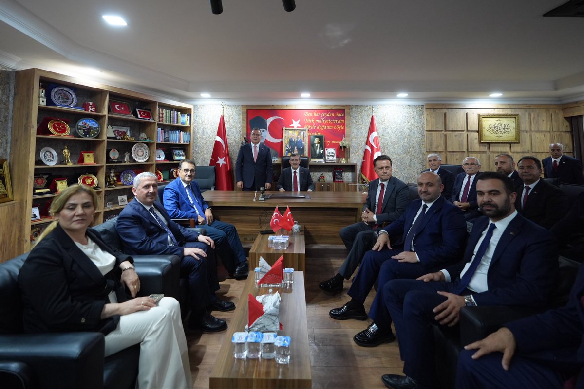 _cevdetyilmaz's tweet photo. Eskişehir ziyaretimiz vesilesiyle AK Parti Eskişehir İl Başkanlığı’nı ziyaret ederek kıymetli dava arkadaşlarımızla bir araya geldik. Sonrasında Cumhur İttifakı ortağımız MHP Eskişehir İl Başkanlığı'nı ziyaret ettik. 

Cumhur İttifakı olarak 'Türkiye Yüzyılı'nda milletimize hizmet yolunda birlikte çalışmaya, Eskişehir ve ülkemiz için hep birlikte hizmet etmeye devam edeceğiz.

AK Parti Eskişehir İl Başkanı Sayın Gürhan Albayrak’a ve MHP İl Başkanı Sayın Ayhan Sezer’e ve teşkilat mensuplarına teşekkür ediyor, özverili çalışmalarında başarılar diliyorum.