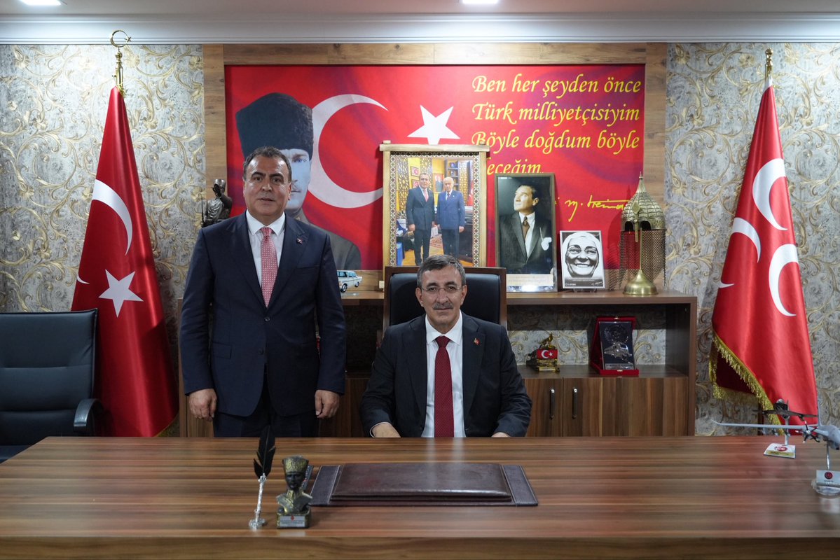 _cevdetyilmaz's tweet photo. Eskişehir ziyaretimiz vesilesiyle AK Parti Eskişehir İl Başkanlığı’nı ziyaret ederek kıymetli dava arkadaşlarımızla bir araya geldik. Sonrasında Cumhur İttifakı ortağımız MHP Eskişehir İl Başkanlığı'nı ziyaret ettik. 

Cumhur İttifakı olarak 'Türkiye Yüzyılı'nda milletimize hizmet yolunda birlikte çalışmaya, Eskişehir ve ülkemiz için hep birlikte hizmet etmeye devam edeceğiz.

AK Parti Eskişehir İl Başkanı Sayın Gürhan Albayrak’a ve MHP İl Başkanı Sayın Ayhan Sezer’e ve teşkilat mensuplarına teşekkür ediyor, özverili çalışmalarında başarılar diliyorum.