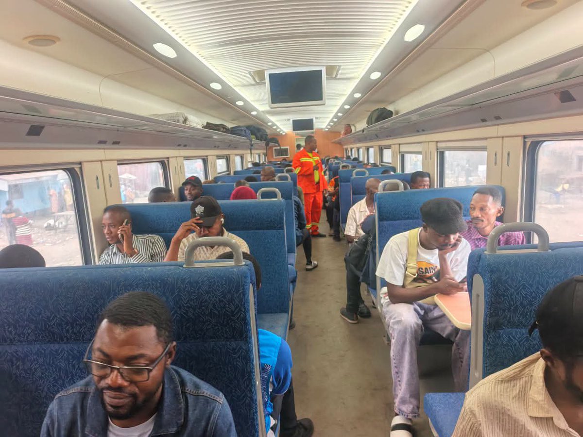 ChristianM36fu's tweet photo. #Kinshasa : l’#ONATRA relance le train urbain après 15 ans d’interruption https://t.co/rYnqRdMq2i