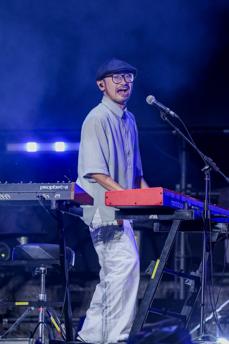 RazvanTofan3's tweet photo. Just had the most mind-blowing indie band show at the downtown venue! Their raw vocals and energetic stage presence had the whole crowd singing along nonstop. Don’t miss their next stop here next month—get your tickets NOW! https://t.co/ja7DXGnz5G
