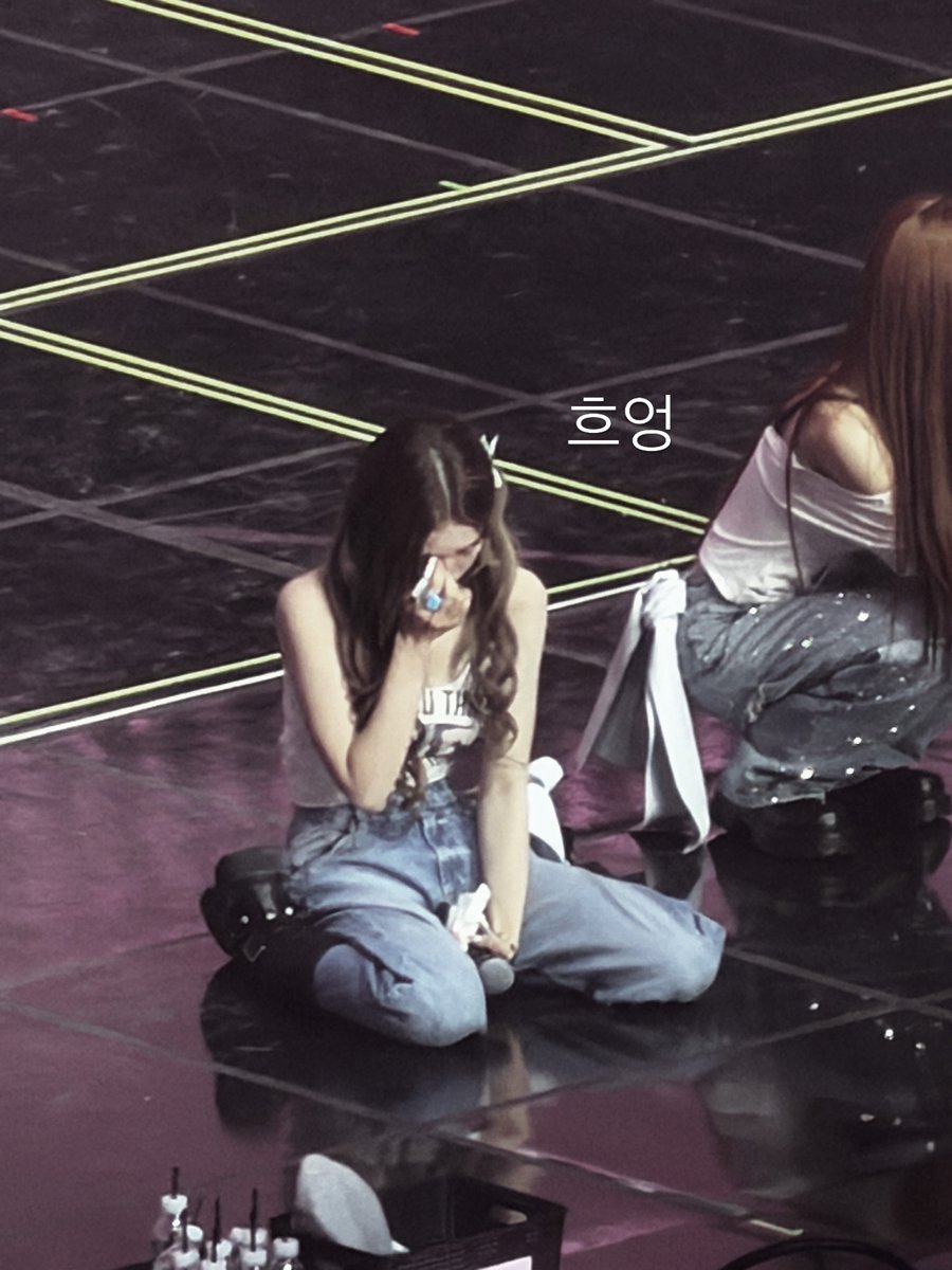 dovvma's tweet photo. the days of my maknae era began and became memories in the blink of an eye; just like swiping through these photos. https://t.co/poI3Nec1q7
