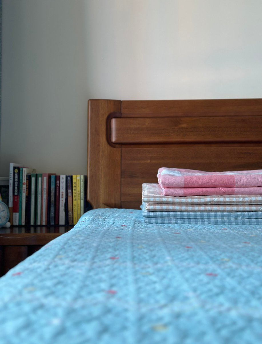 Jandreja4's tweet photo. Just folded the last load of laundry—smooth fabrics, zero wrinkles, and my couch just got a fresh new blanket. Small win, big calm. https://t.co/jTLFT5xwKN