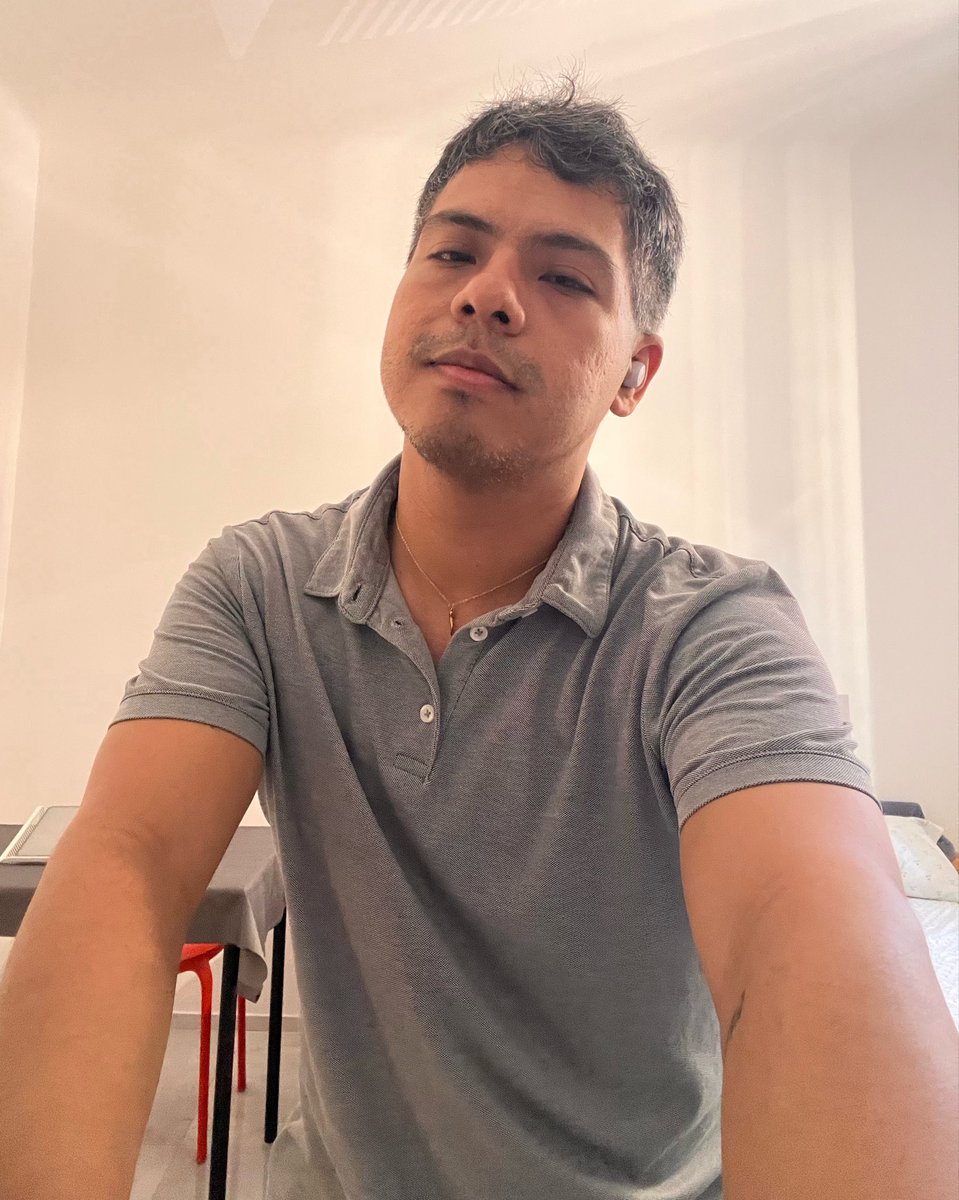 gusburga's tweet photo. Hola! Soy Gus!
Soy peruano-italiano 🇵🇪🇮🇹, hablo español, italiano, francés, inglés y japonés 🫣

Mis bias es Alejandro, y soy OT5!

Soy fan desde el final del reality casi!

 #integracionDUAL https://t.co/MZN8pSd5Ly