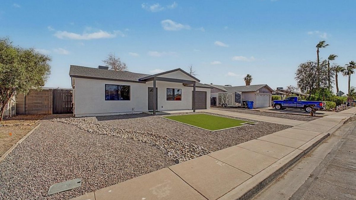 robhrealtor's tweet photo. Fully rebuilt 4BD/3BA in Mesa! NO HOA. Listed at $467K (Appraised $505K!). 📈 Value meets style at 641 W Emerald Ave. DM to tour! ✨ https://t.co/NmTAPVT2Af