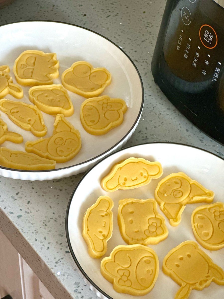a63960133's tweet photo. Nothing beats the joy of sharing my favorite salted butter cookies with my roommate  Best snack hack ever! https://t.co/F4hWyHLhLk
