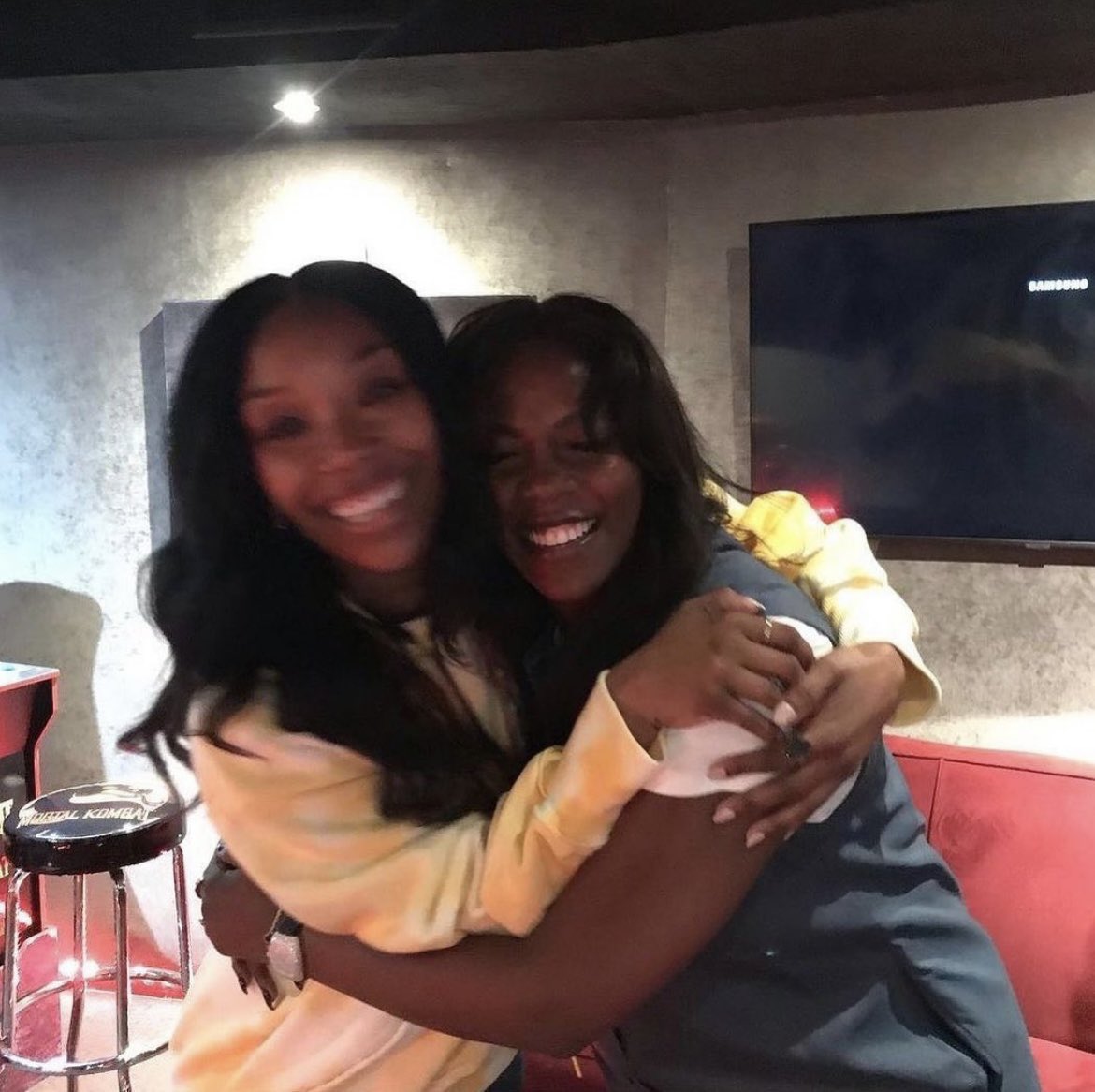 savagesourcee's tweet photo. 5 years ago today, Tiwa Savage &amp; Brandy released “Somebody’s Son.” This was the moment Tiwa heard Brandy’s verse for the first time🥹🤍 https://t.co/RJk90JpSDn