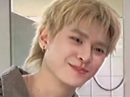 Npnim1992's tweet photo. ผมที่พยายามจะฟังเพลงนี้ให้เศร้า
ศลป : 

#TRINITY_TNT #JackieJackrin #ThirdLapat #SVRN https://t.co/j5ShDbXKpZ