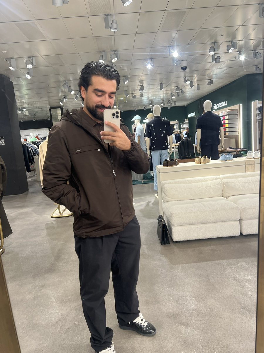 Mehhvan's tweet photo. Offrez moi la veste sandro svp https://t.co/pxCT8wQqI5