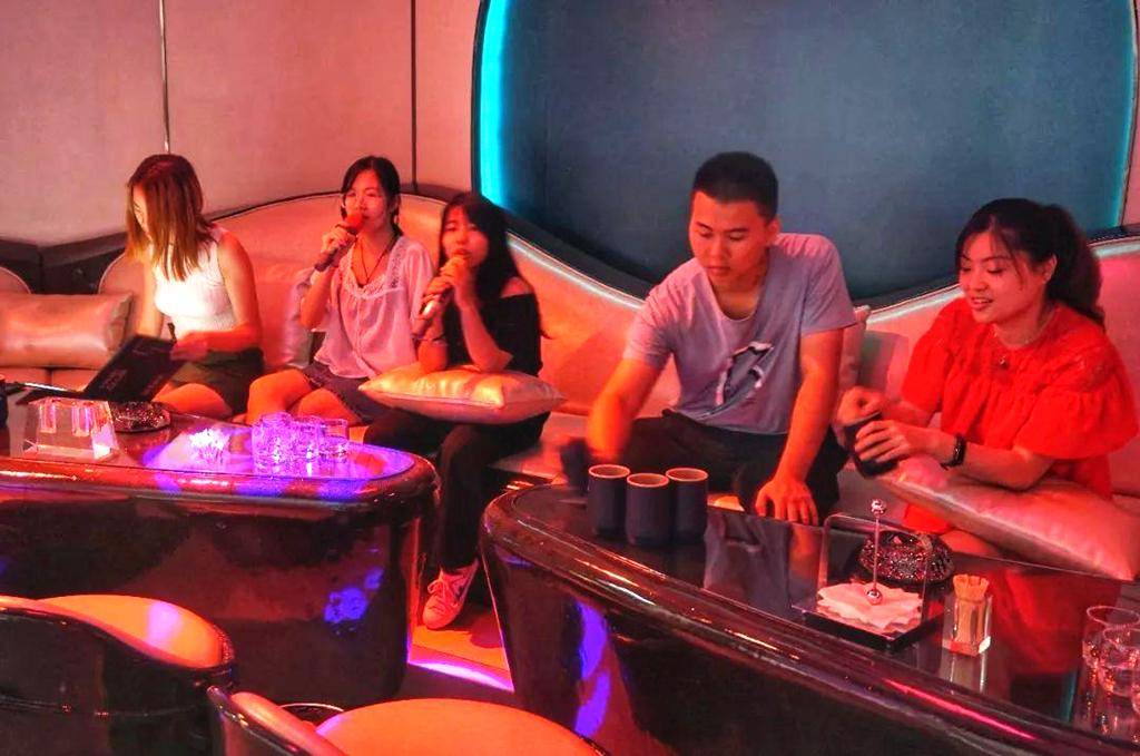 danna92191's tweet photo. Lights on, voice up, let’s KTV all night long! Sing your heart out with buddies, no awkward vibes only pure fun u0026 hits!， https://t.co/XnVJPHXUYX
