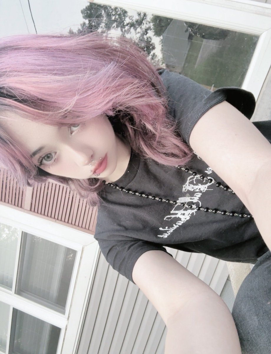 bratty_lynn's tweet photo. you’re in my comments but wont dm me? Are you afraid? 👀💸 https://t.co/VHYl6OTI6u