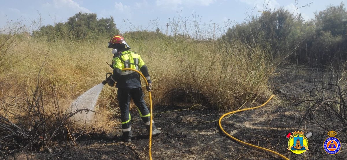 112Lorca's tweet photo. 🔥CONTROLADO el incendio declarado esta tarde en las mediaciones del Río y LIMUSA
#Lorca https://t.co/6cU3bSR8X9