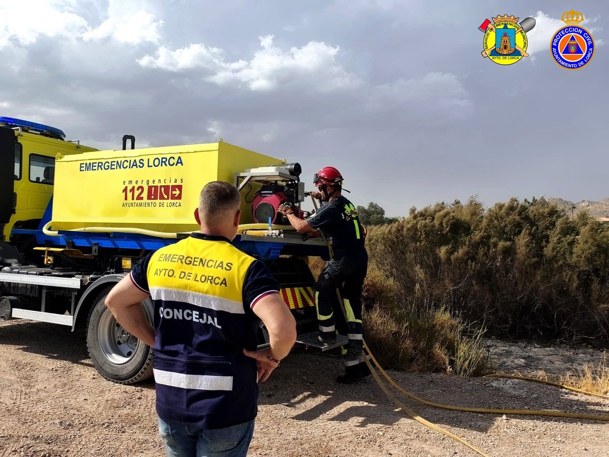 112Lorca's tweet photo. 🔥CONTROLADO el incendio declarado esta tarde en las mediaciones del Río y LIMUSA
#Lorca https://t.co/6cU3bSR8X9