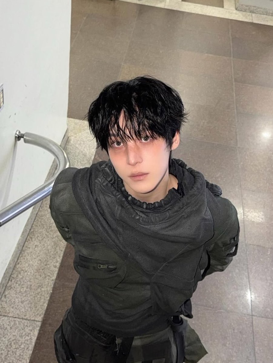 hearts4minsuga's tweet photo. whatever this genre of yu pics is pls do it again and again and again https://t.co/wqRalYk4wU