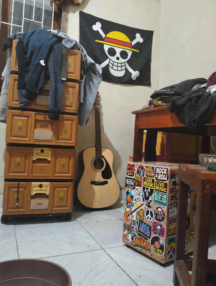 AgungProletar's tweet photo. Terbangun karena dengar suara gitar dikamar bunyi sendiri.... whtthFck
#MalamJumat https://t.co/e3NfV3iLlK