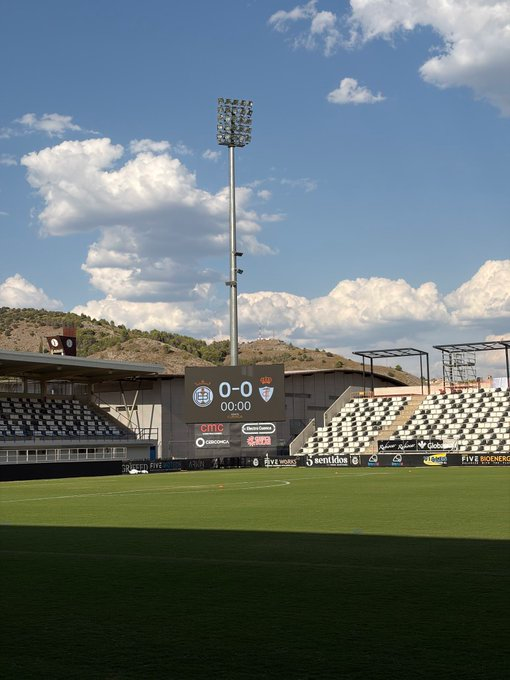 GradaBpro's tweet photo. Hace no muchas temporadas el estado del césped de La Fuensanta era noticia por estas fechas.

Hoy, la casa de la @UBConquense luce excelente tanto en las gradas como en el verde.

Como está cambiando este club. https://t.co/ENKod7s1yF