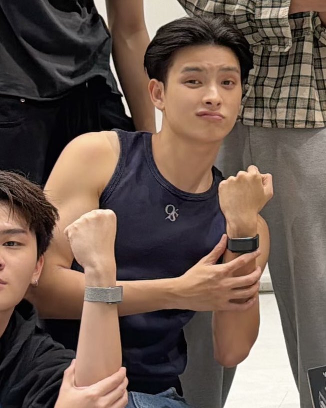 goodbyemy_b's tweet photo. พี่ปองผมสั้นหล่อเกินไปปะวะ ไม่ไหวอะ 😭😭😭 https://t.co/ypJrNZxqfT