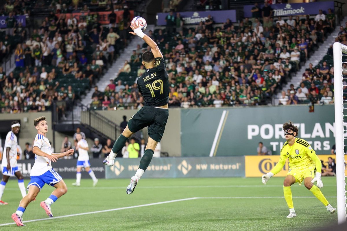 ABarnesandnoble's tweet photo. One of my favorite Providence Park moments ever. #RCTID

📸: @baker_kelsey_ https://t.co/3UVDm0W5Rq