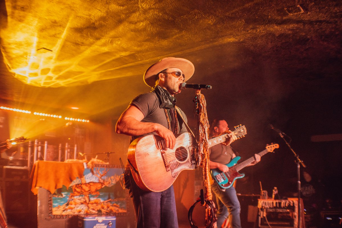 dustyarmadillo's tweet photo. A Dusty favorite is coming back for another fun filled concert! December 12th 2026 Drake White takes the Dusty Armadillo stage!
As Drake says, “Livin’ the dream…” — and we’re ready to do exactly that!
Tickets available at https://t.co/u7QHzsy8KD https://t.co/SpidMLirsR